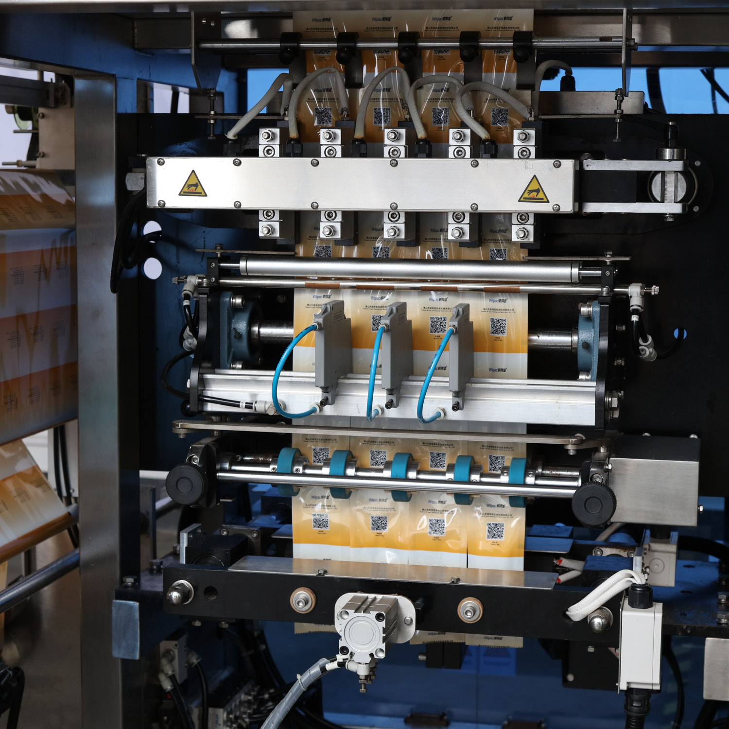 Máquina envasadora automática de llenado de múltiples líneas y sellado automático de bolsas pequeñas de aceite comestible con sellado en los cuatro lados